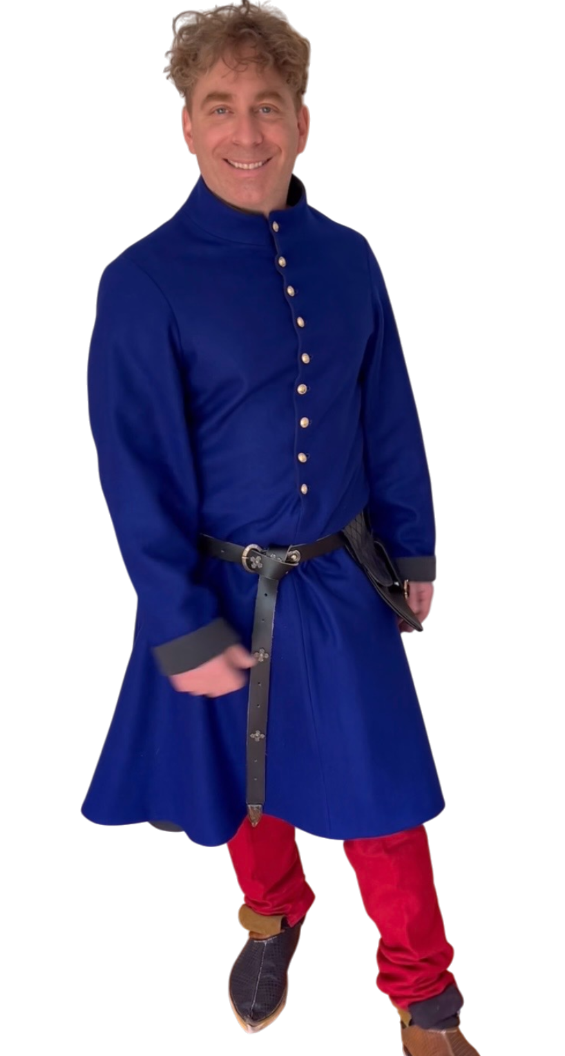 Cotte d'Hallie en mélange laine-polyester, entièrement doublée en ramie. Inspirée des XIVᵉ et XVᵉ siècles et fabriquée au Québec par L'atelier de la Crevette.