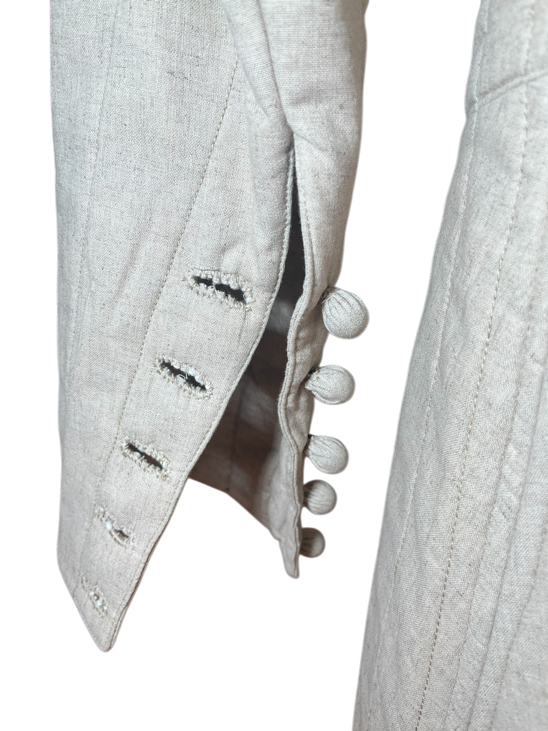 L'atelier de la Crevette | Cuir et costumes | Pourpoint médiéval du XIVe siècle avec boutons faits à la main. Idéal pour reconstitution historique, GN et événements médiévaux. Livraison rapide.