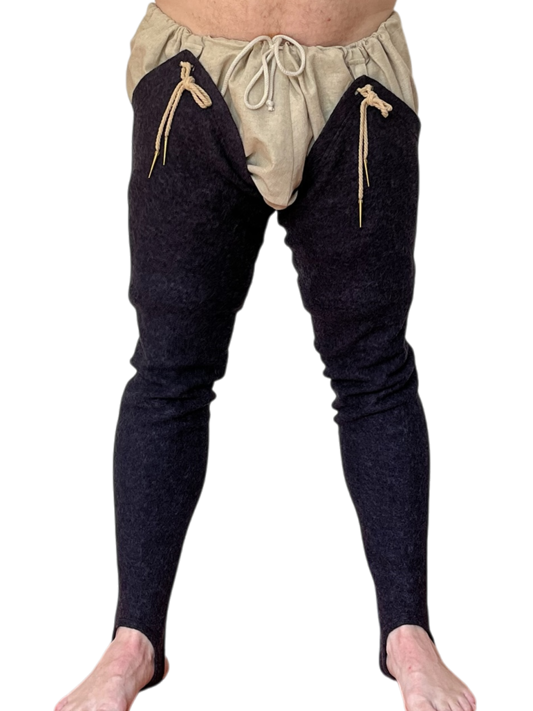 Ensemble de braies en 100 % lin naturel et chausses en laine-viscose extensible avec œillets cousus à la main et aiguillettes. Fabrication artisanale au Québec.