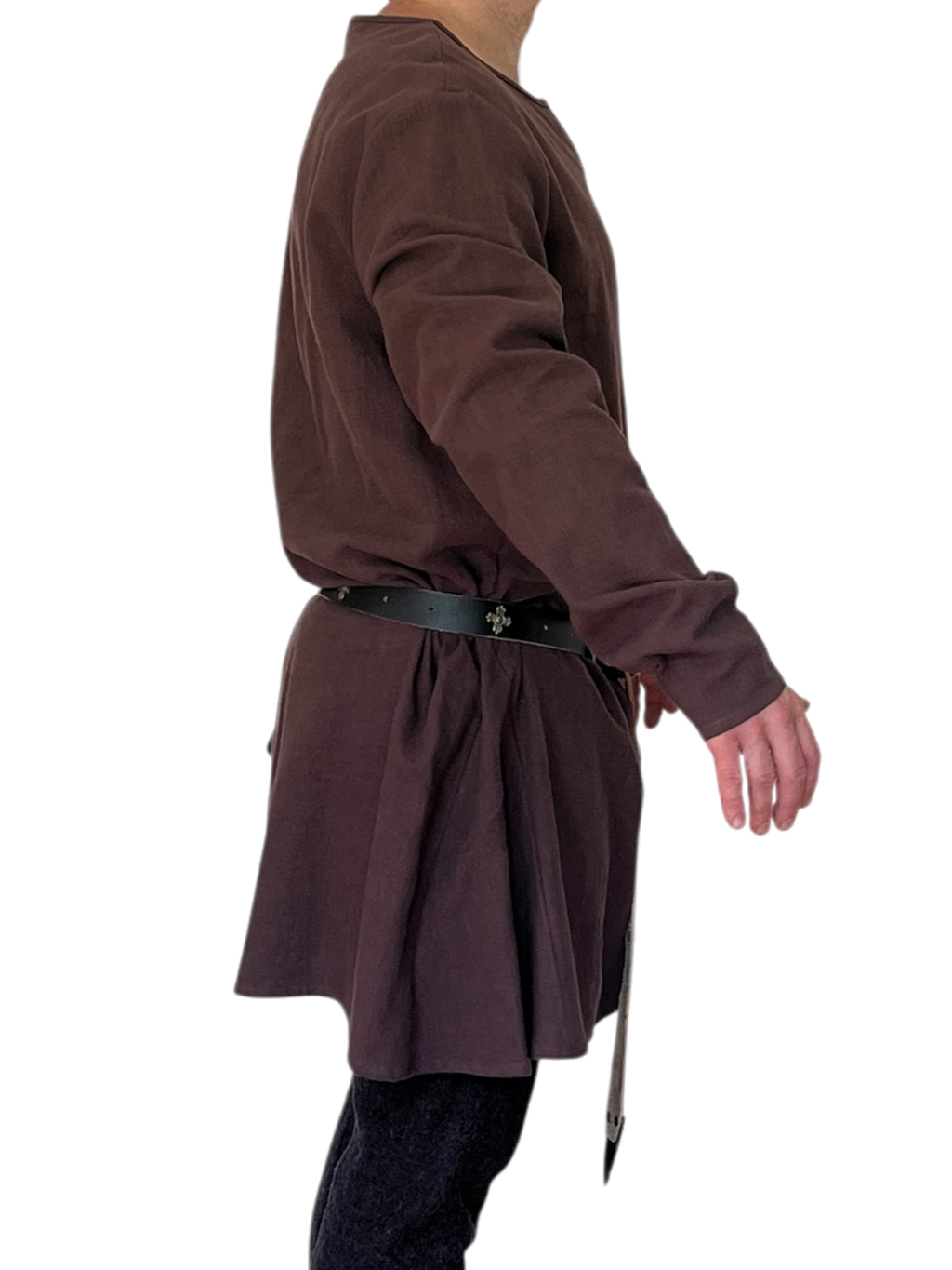 Chainse médiévale en 100 % ramie, inspirée des vêtements historiques européens. Fabriquée au Québec. Confortable, respirante et durable.