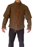 Doublet du Poisson-Ballon en mélange laine-polyester doublé en ramie, avec col montant et fermeture par aiguillettes, inspiré des vêtements européens des XVe et XVIe siècles. Fabriqué au Québec par L'atelier de la Crevette.