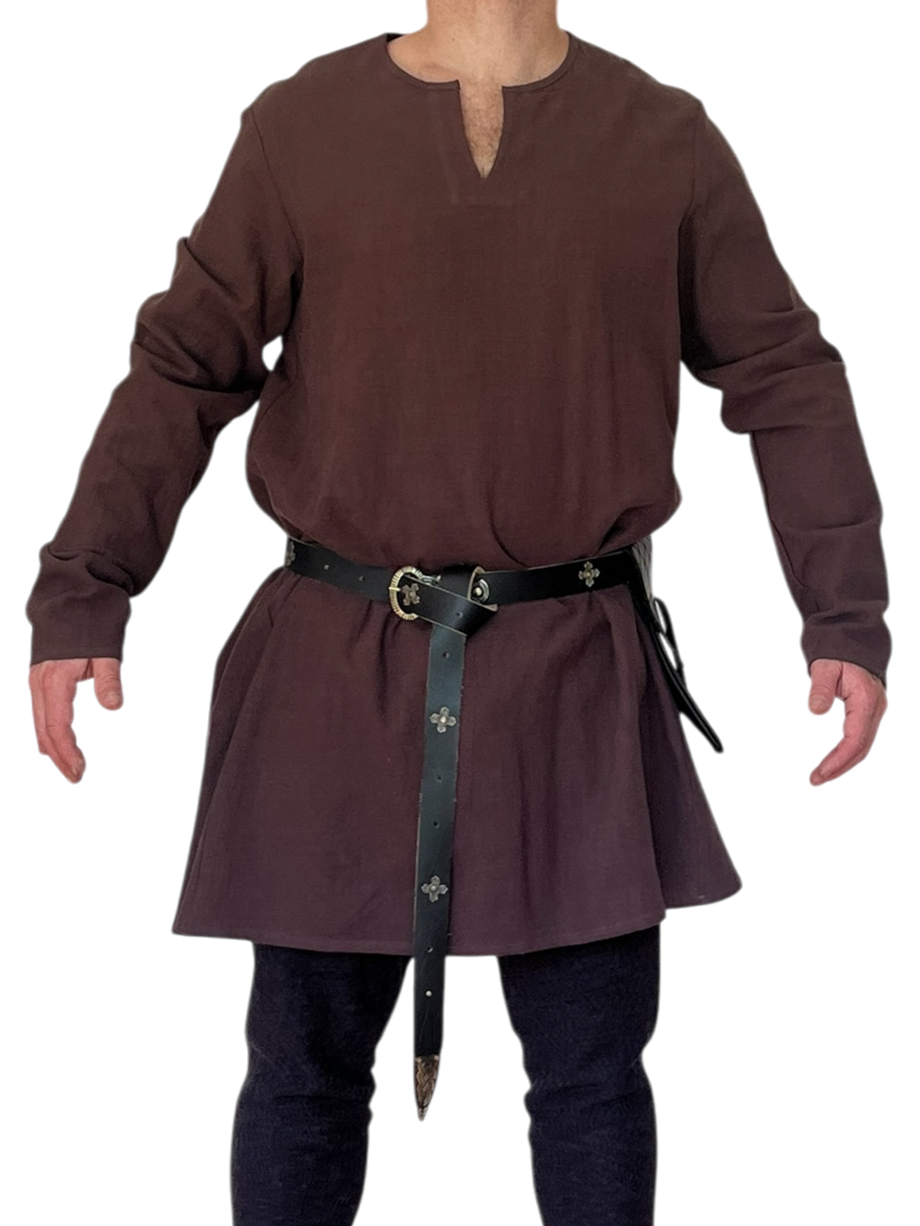 Chainse médiévale en 100 % ramie, inspirée des vêtements historiques européens. Fabriquée au Québec. Confortable, respirante et durable.