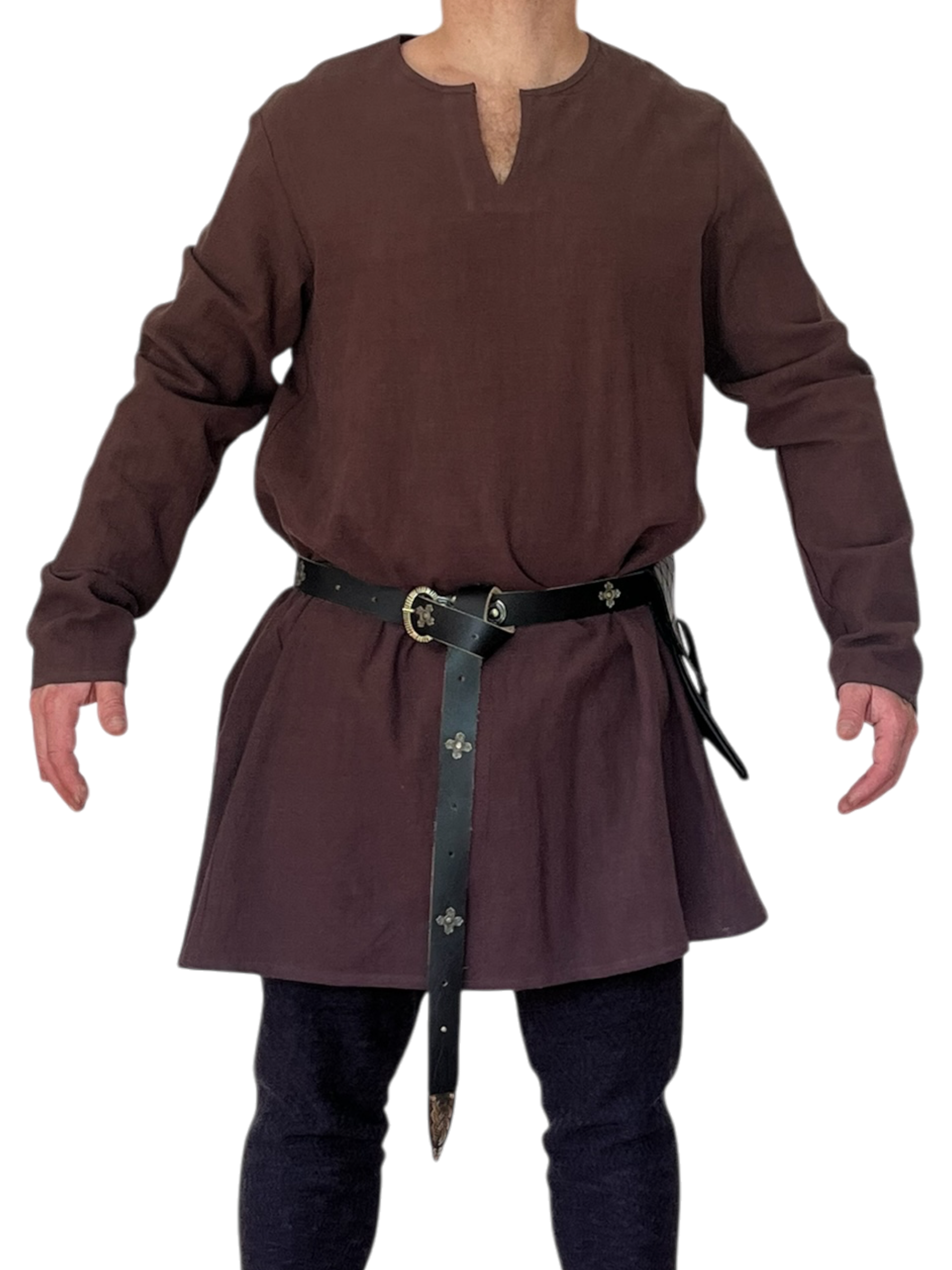 Chainse médiévale en 100 % ramie, inspirée des vêtements historiques européens. Fabriquée au Québec. Confortable, respirante et durable.