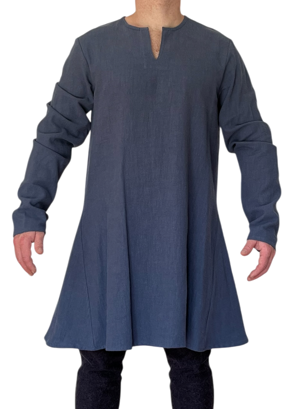 Chainse médiévale en 100 % ramie, inspirée des vêtements historiques européens. Fabriquée au Québec. Confortable, respirante et durable.