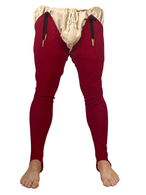 Ensemble de braies en 100 % lin naturel et chausses en laine-viscose extensible avec œillets cousus à la main et aiguillettes. Fabrication artisanale au Québec.