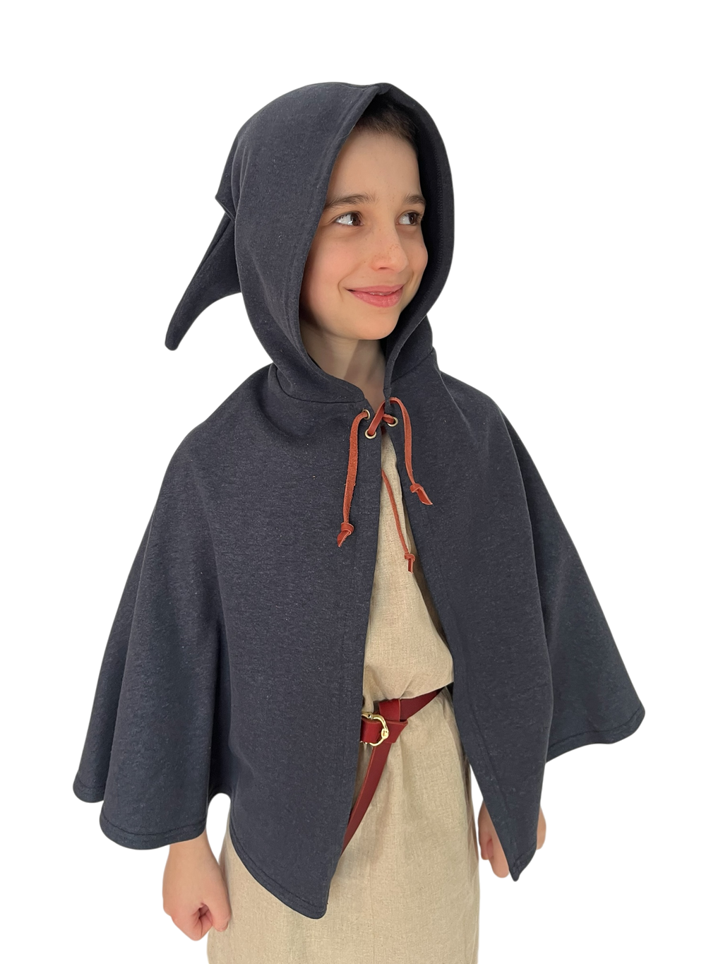 L’Atelier de la Crevette | Cuir et costumes médiévaux d’inspiration historique et fantastique | Cape pour enfant en chanvre | Vêtement médiévale pour enfant
