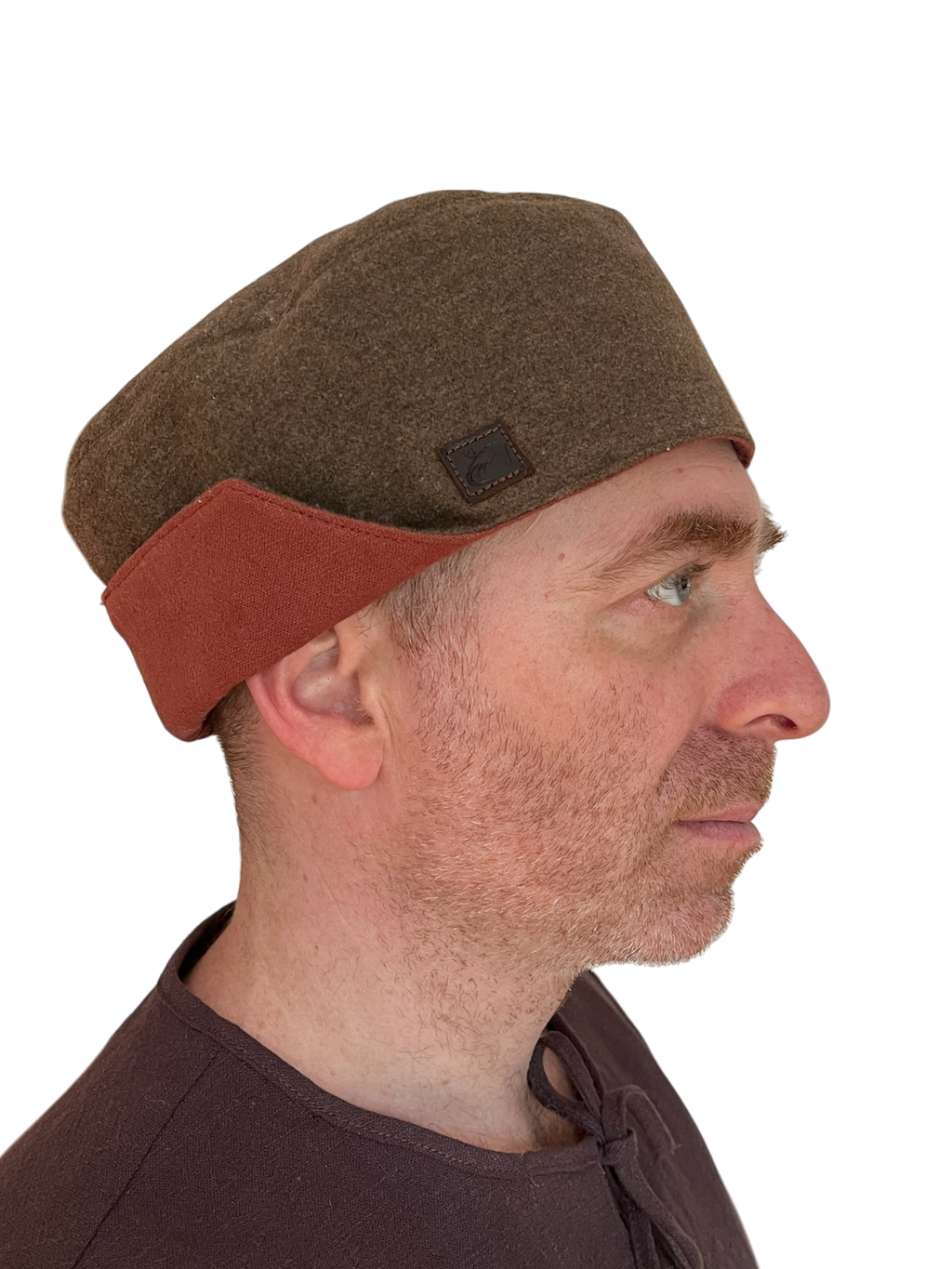L’Atelier de la Crevette | Cuir et costumes médiévaux d’inspiration historique et fantastique | bonnet médiéval, chapeau médiéval, bonnet renaissance, reconstitution historique, GN, costume médiéval, bonnet en laine, vêtement historique