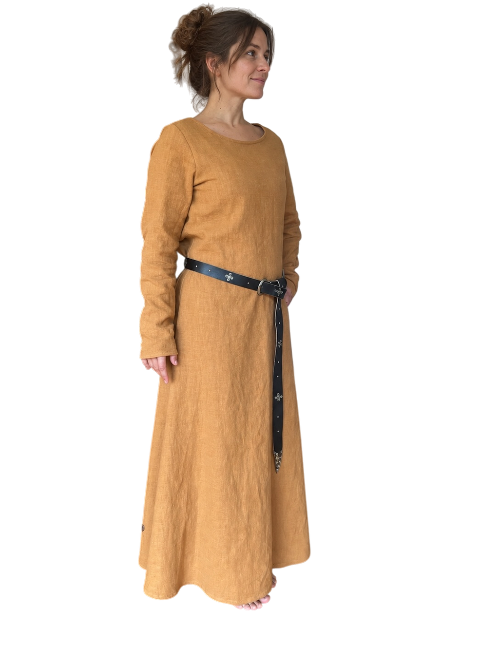 Sous-robe médiévale longue à manches longues, conçue pour les tenues multicouches. Création confectionnée au Québec par L’atelier de la Crevette.