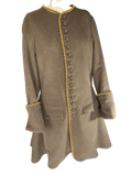 L'atelier de la Crevette | Cuir et costumes | Redingote médiévale doublée avec boutons et boutonnières faits main. Finitions haut de gamme pour un costume médiéval élégant et authentique.